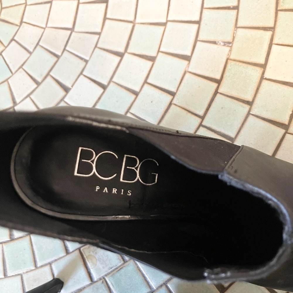 Sassy BCBG Paris stiletto booties! - Picture 9 of 14